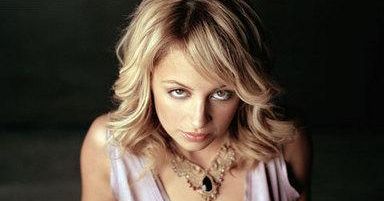 Zgrabna koleżanka Paris - Nicole Richie
