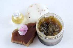 Czarne mydło (Savon Noir) – właściwości i zastosowanie