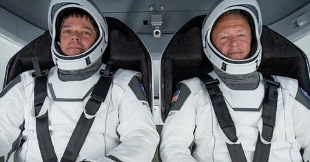 Historyczna misja SpaceX i NASA. Astronauci wracają na Ziemię