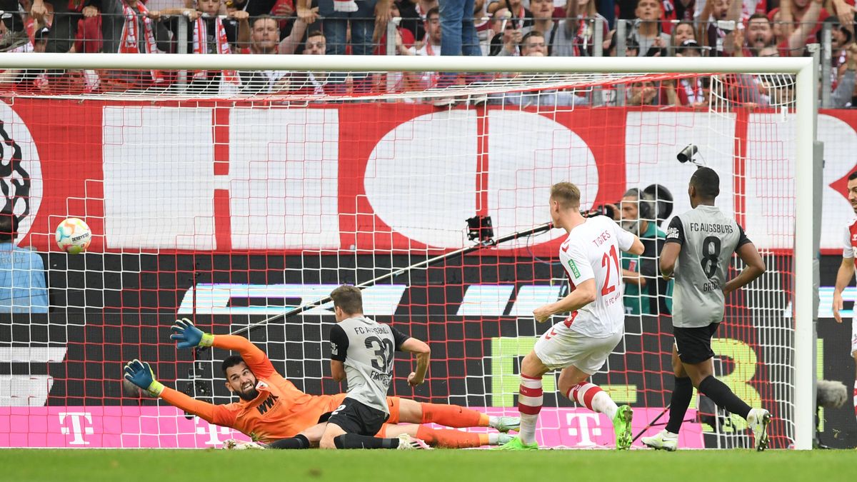 Zdjęcie okładkowe artykułu: Getty Images / Frederic Scheidemann / Na zdjęciu: Steffen Tigges pokonuje Tomasa Koubka i zdobywa zwycięskiego gola dla 1.FC Koeln