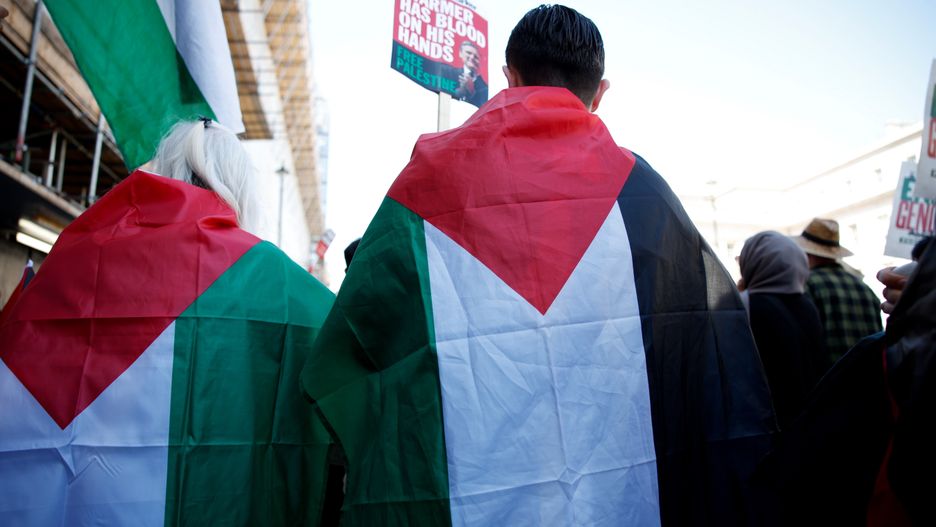 Pro-Palestinian demonstrators participate in a national demonstration for Palestine in London, Britain, 17 May 2025. Protesters are also commemorating Nakba 77, marking the displacement of Palestinians following the 1948 Israeli Declaration of Independence. EPA/DAVID CLIFF Dostawca: PAP/EPA.