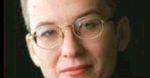 Kinga Dunin w różowych okularach