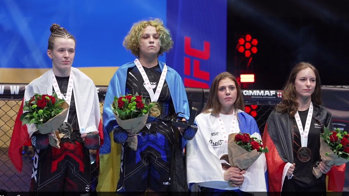 Materiały prasowe / IMMAF / Natalia Gałkowska (z lewej) ze srebrem MŚ