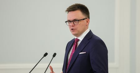 Tak chcą wygrać wybory. "Masowo plagiatują" partię Hołowni