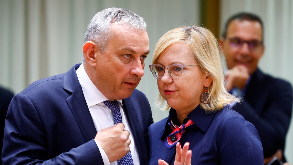 Minister of Industry and trade of the Czech Republic Jozef Sikela (L) and Polish Minister of Climate and Environment Anna Moskwa at the start of an extraordinary Transport, Telecommunications and Energy Council at the European Council in Brussels, Belgium, 09 September 2022. EPA/STEPHANIE LECOCQ Dostawca: PAP/EPA.