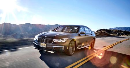 BMW M760Li xDrive (2017) na nowych zdjęciach