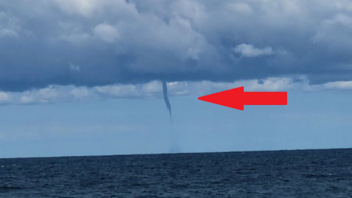 Trąba wodna nad Morzem Bałtyckim.