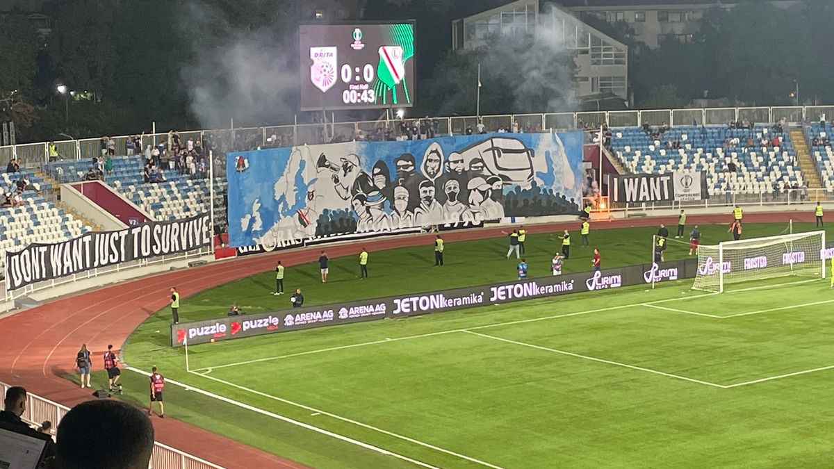 Twitter / PKamieniecki / Na zdjęciu: transparent kibiców Drity