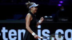 Belinda Bencić przetrwała pod osłoną nocy. Kiki Bertens za burtą