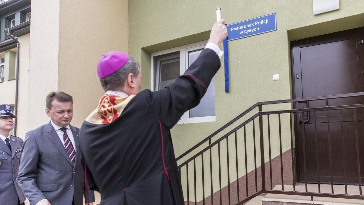 Otwarcie posterunku policji w Łysych. Otwierał je Mariusz Błaszczak, ówczesny minister spraw wewnętrznych i administracji