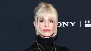 NIEPOKOJĄCO SZCZUPŁA sylwetka Kelly Osbourne niepokoiła fanów. Celebrytka przemówiła: "Czuję się coraz lepiej"