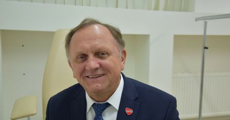 Dr Stanisław Mazur - król szczepionek z Podkarpacia. Jego ludzie zaszczepili jedną trzecią województwa