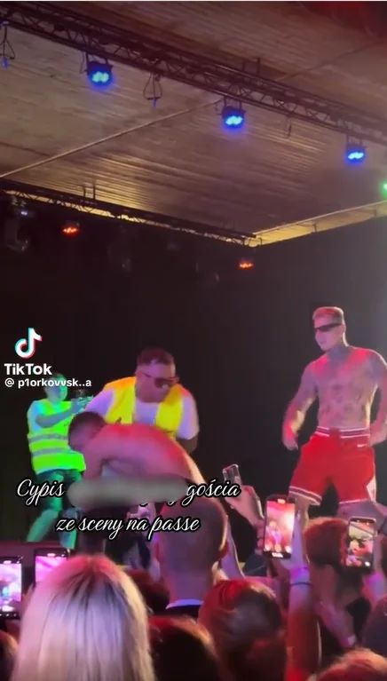 Cypis zrzucił fana ze sceny