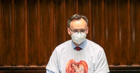 Awantura o koszulkę Mikołaja Pawlaka. Jest głos z obozu Zbigniewa Ziobry