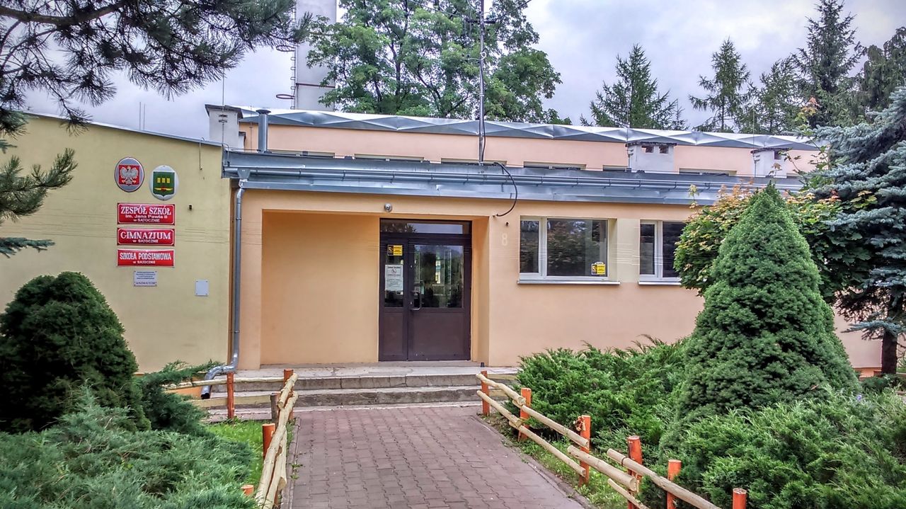 "Dzieci ze wsi są gorzej ubrane". Burmistrz przeprasza za swoje słowa