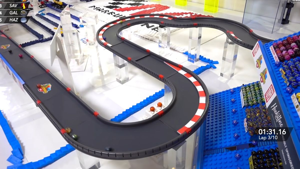 Kiedy masz za dużo czasu… Profesjonalne wyścigi kulek z torami, komentatorem i publicznością - też z kulek 1