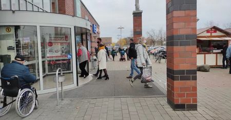 Polacy rzucili się na niemieckie sklepy. "Takich tłumów to już latami tu nie było"