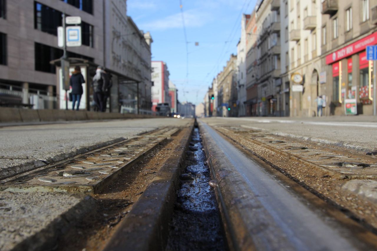 Wrocław. Wymiana zwrotnicy na skrzyżowaniu ul. Nowy Świat i Św. Mikołaja. Zmiany w kursowaniu tramwajów i autobusów