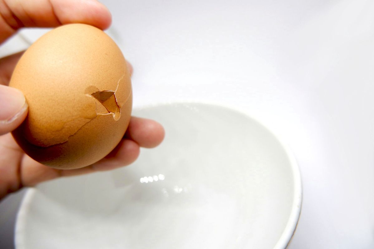 Jak zaradzić pękającym skorupkom jajek?