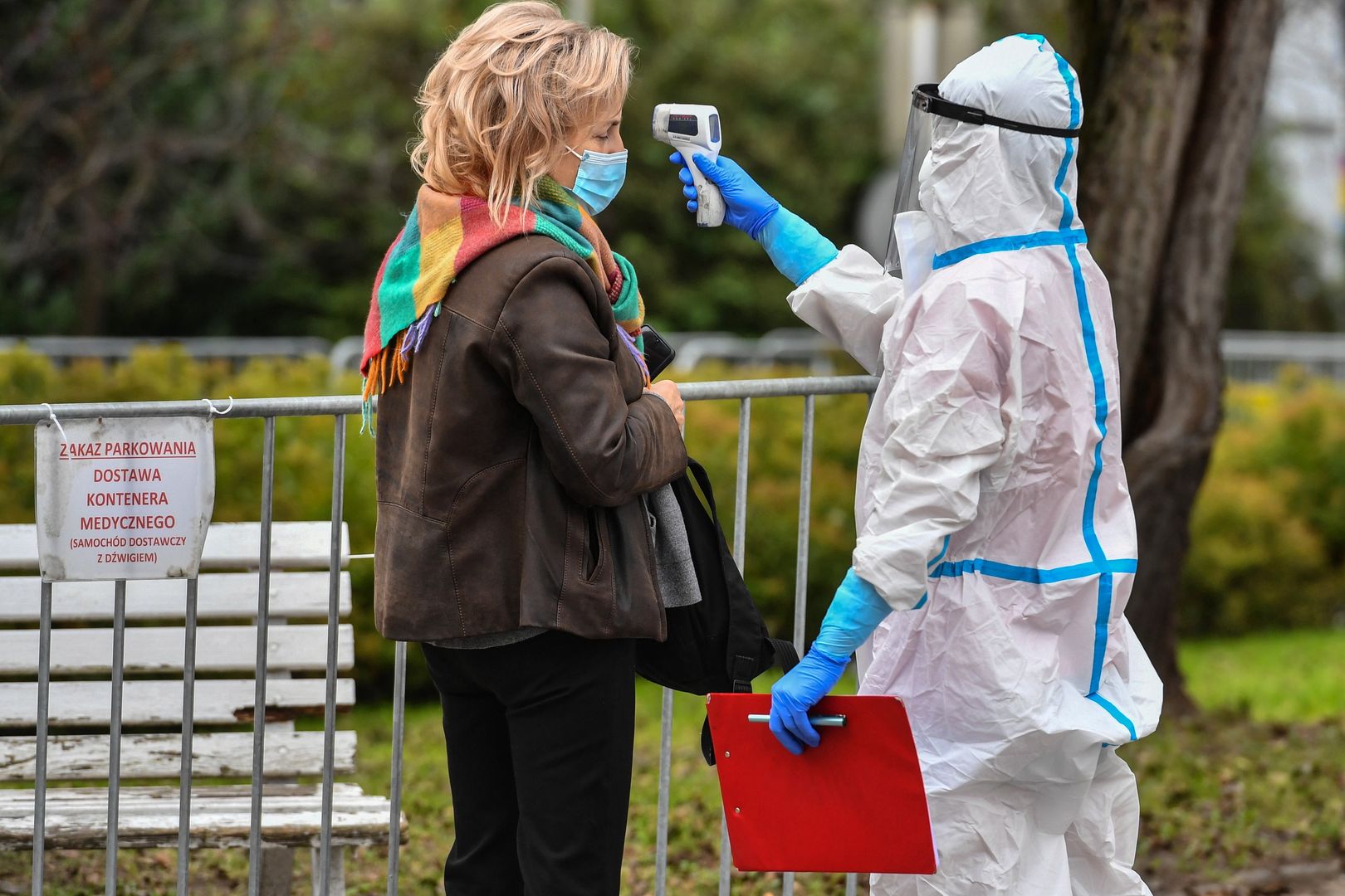 Wiedzieliście? Oto kiedy osoby chore na COVID-19 zarażają najbardziej