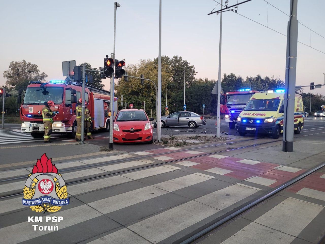 Wypadek w Toruniu. Cztery osoby trafiły do szpitala