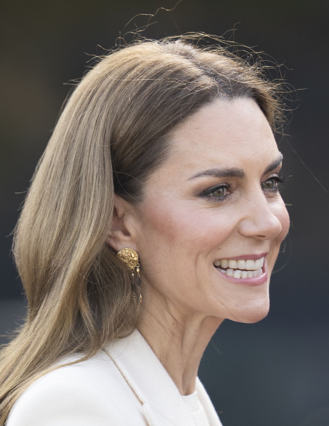 Księżna Kate  cała na biało olśniewa w Leicester