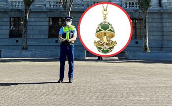 Nowa Zelandia: 32-latek połknął naszyjnik. Był wart ok. 19 tys. USD