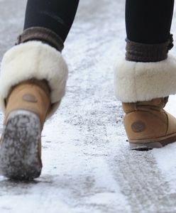 Podolog ostrzega przed noszeniem tych butów. Skutki mogą być opłakane