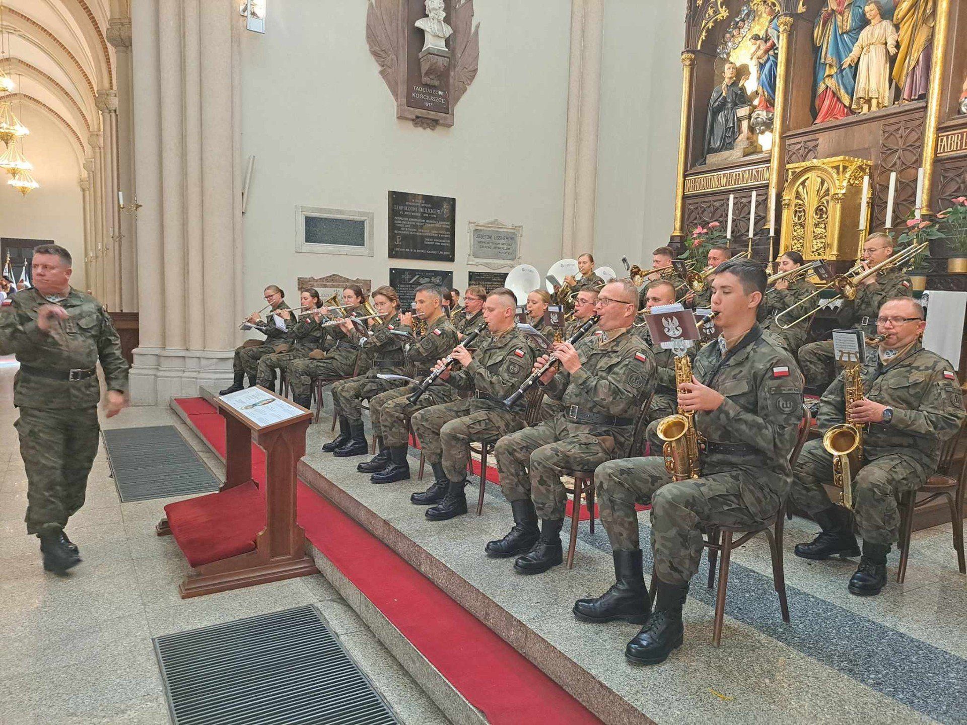 Msza św. w katedrze i kwiaty przy Grobie Nieznanego Żołnierza. Tak w Łodzi w piątek (15 sierpnia) obchodzono Święto Wojska Polskiego