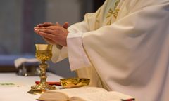 Skandal w Biłgoraju. Ksiądz miał wykorzystać seksualnie 17-latkę