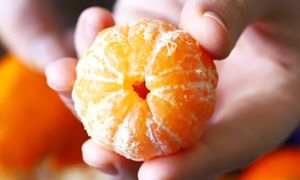 Polacy nie zdają sobie sprawy, że popełniają błąd. Chodzi o mandarynki