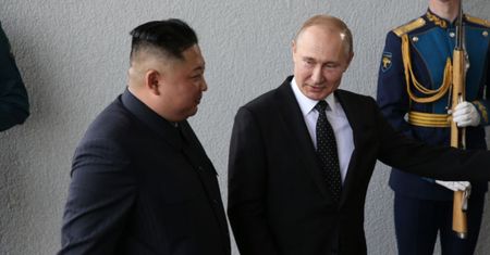 Pracują 18 godzin dziennie w Rosji. Koreańczycy: "Warunki są opłakane"