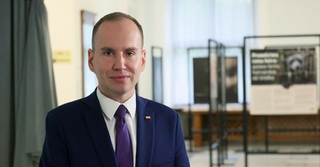 Adam Andruszkiewicz z robotą u Nawrockiego. Kim jest?