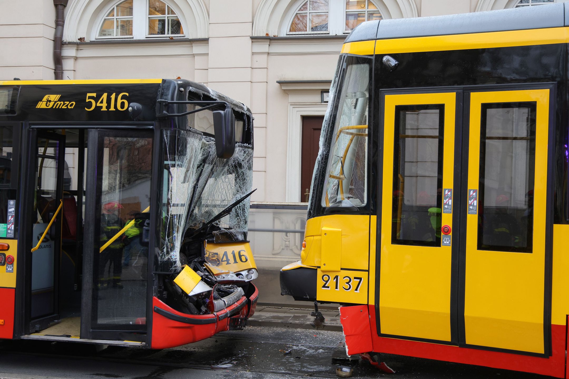 Miejsce zderzenia dwóch tramwajów i autobusu