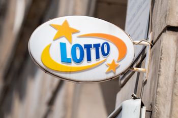 Kupił zdrapkę za 30 zł. Zgarnął główną nagrodę. Kwota robi wrażenie