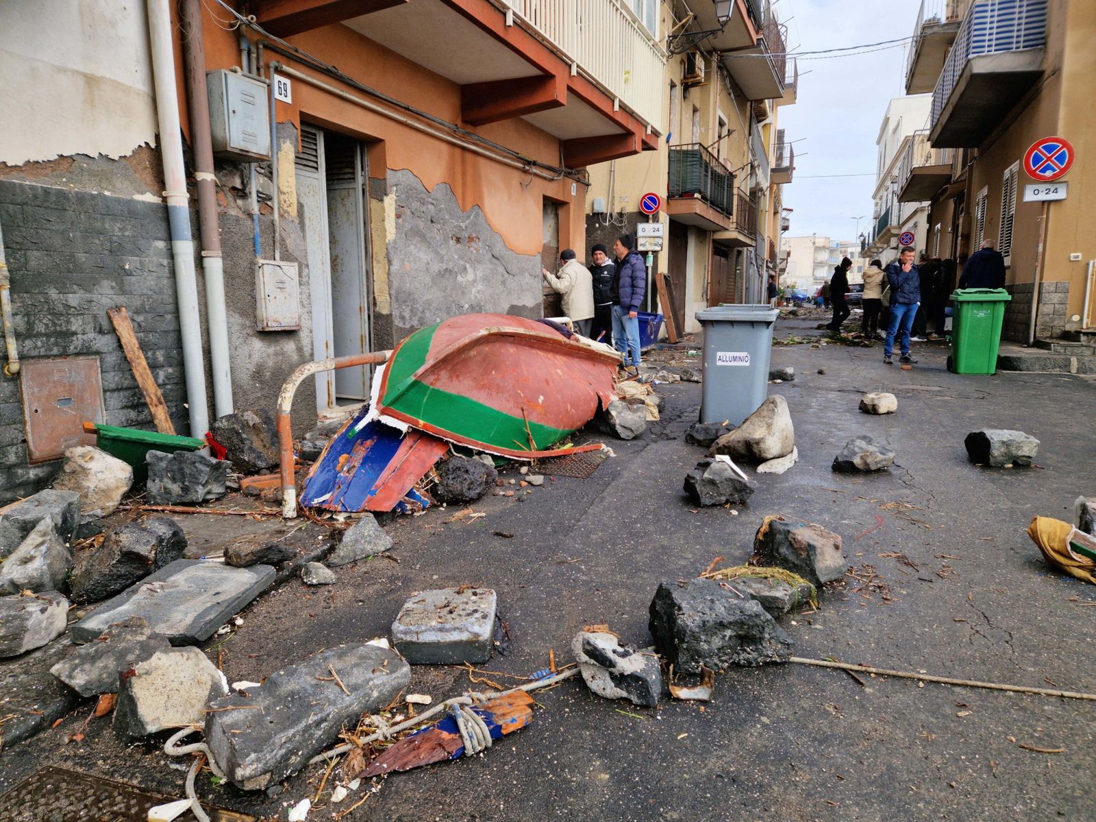 Sycylijskie miasta muszą uporać się ze skutkami cyklonu 