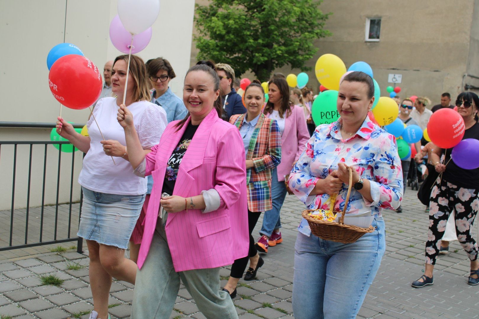 Kolorowy Marsz Rodzin Zastępczych przeszedł ulicami Gniezna