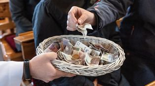 Koniec zbierania na tacę? Księża wychodzą z nową propozycją