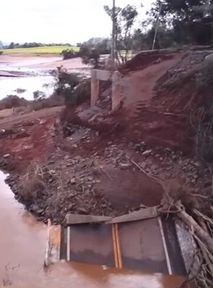 Powódź jak z horroru. W wodzie czekają krwiożercze bestie