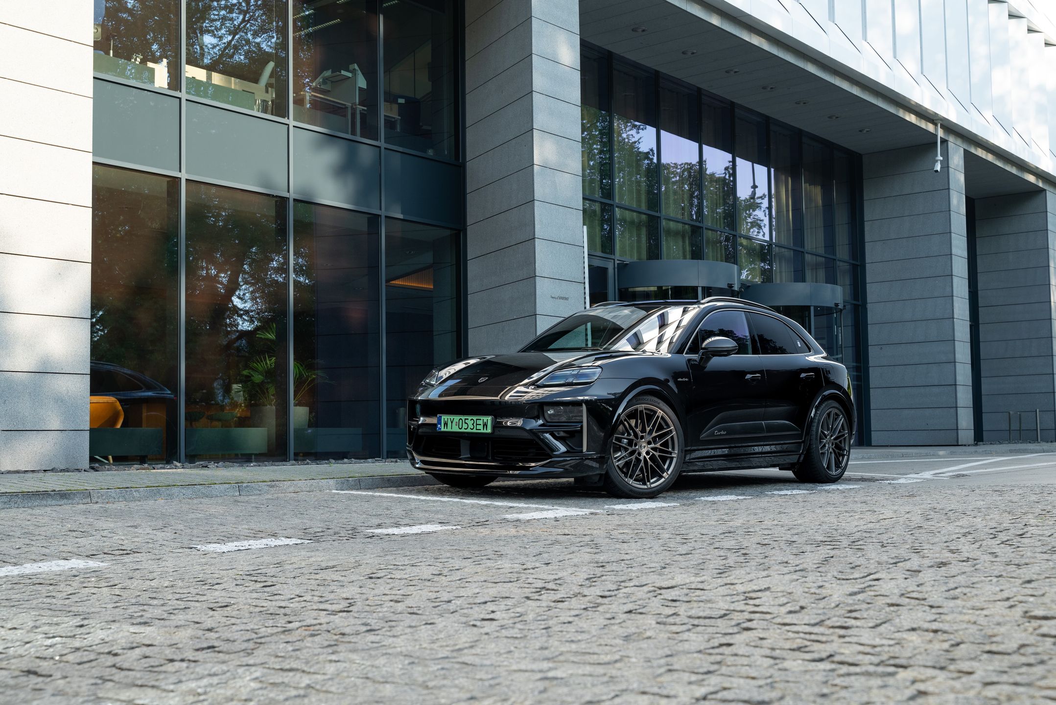 Porsche Macan Turbo EV