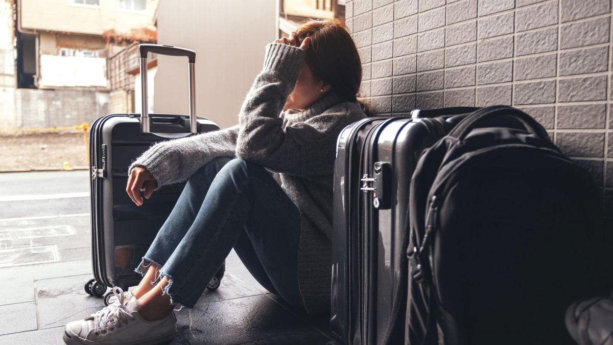 Samotność na emigracji i poczucie odizolowania od bliskich sprawiają, że człowiek tym bardziej zamyka się na innych i stopniowo popada w depresję.