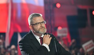 "Rości sobie prawo". Reaguje na "bojówki Brauna" w szpitalu