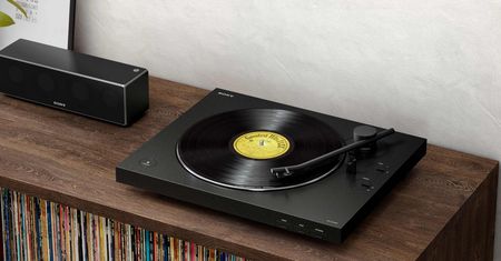 Sony łączy stare z nowym: bezprzewodowy gramofon i przenośne głośniki na CES 2019