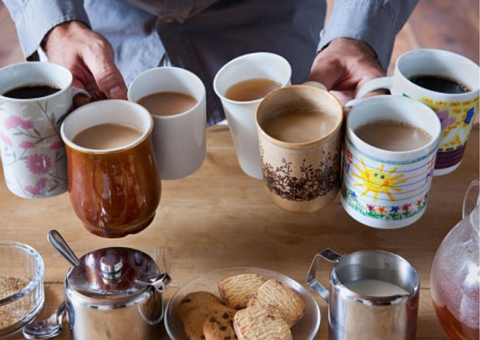 Picie dwóch kaw i  herbat dziennie może zmniejszyć ryzyko udaru mózgu i demencji nawet o jedną trzecią