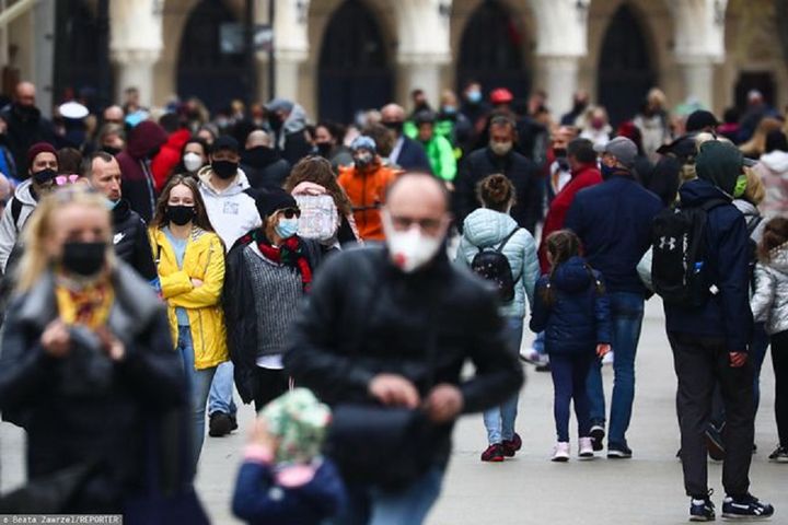 "Wypalenie pandemiczne". Może dotyczyć co dziesiątego Polaka