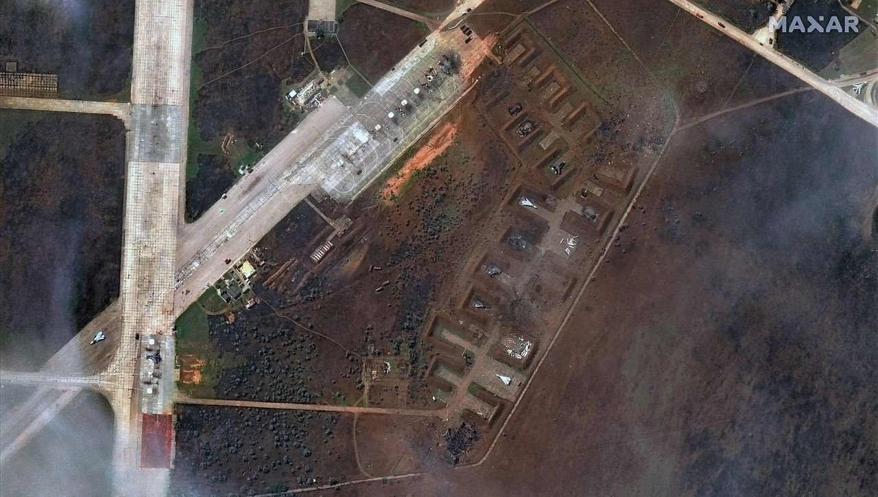 Zdjęcia satelitarne rosyjskiej bazy wojskowej na Krymie. Widać ogrom zniszczeń