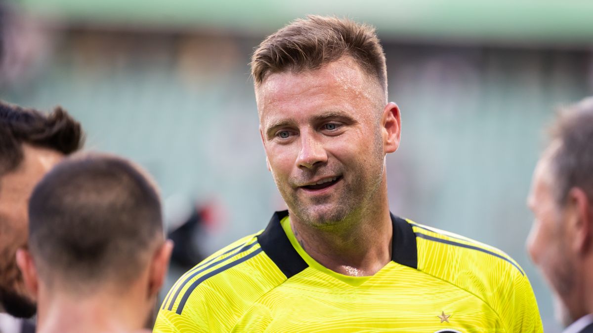 WARSAW, POLAND - 2022/07/20: Artur Boruc of Legia seen in action during the friendly match between Legia Warszawa and Celtic FC at Marshal Jozef Pilsudski Legia Warsaw Municipal Stadium. This match was the last in the career of Artur Boruc (the goalkeeper played in the past for Legia Warszawa and Celtic FC). 
Final score; Legia Warszawa 2:2 Celtic FC. (Photo by Mikolaj Barbanell/SOPA Images/LightRocket via Getty Images)