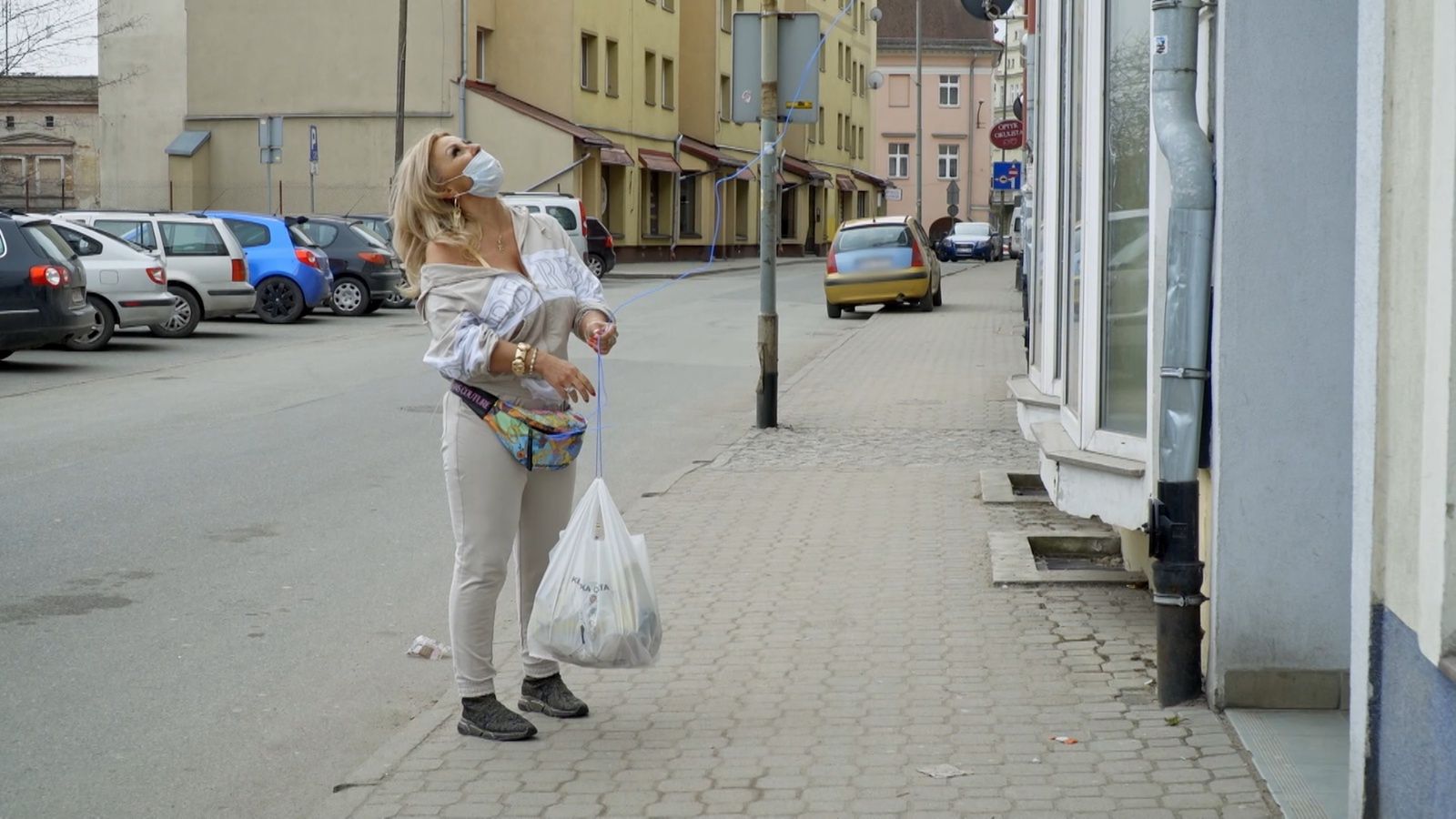 "Królowe Życia". Dagmara Kaźmierska dostarcza chorej na koronawirusa Edzi prowiant