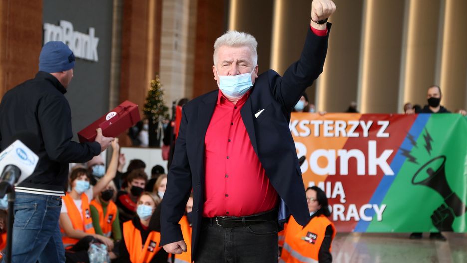 Blokada mBanku zorganizowana przez aktywistów i związkowców 