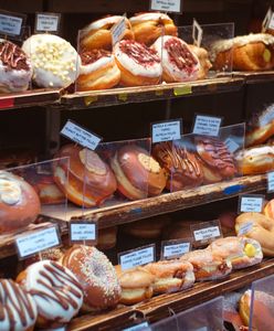 Tłusty czwartek 2023. Ile kosztują pączki w Lidlu, Biedronce i innych marketach?